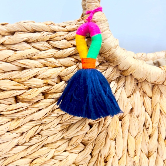 🆕 New Natural Straw Bag with Colorful Tassel - Picture 2 of 6